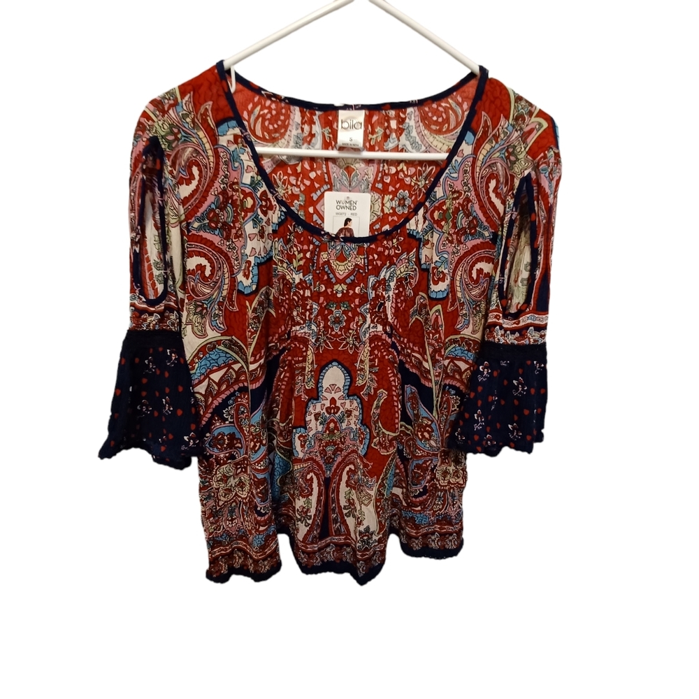 Bila floral crochet sleeve shoulder peep blouse size small nwt